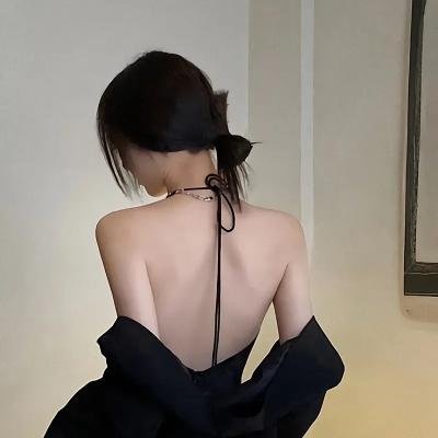 裸女行尸 海报